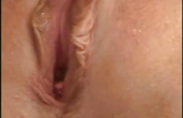 XXX رضایت خود دانلود فیلمهای سکسی رایگان را در حمام.