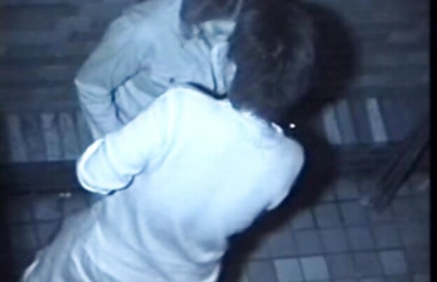 XXX مرد به ورزش نوشیدن شراب دانلود فیلمهای porn و سکس با دختر در نیمکت.