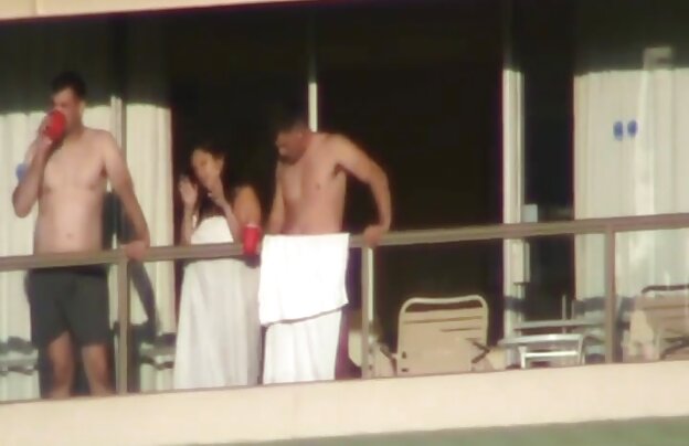 XXX نیاز جوجه برهنه در جاده فیلمهایسکسیداستانی ها با او در وسط جاده