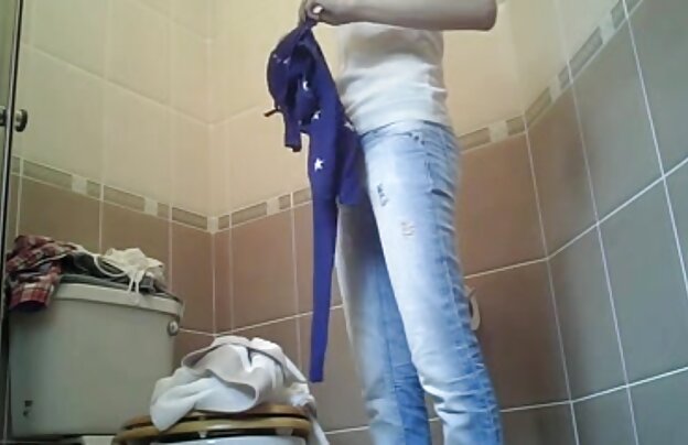 XXX نوازش فیلمهای سینمایی سکسی هندی بیدمشک او با وسیله ارتعاش و نوسان