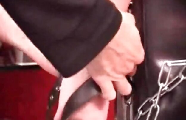 XXX این فیلمهای سکسی بدون سانسور کوچک, دختر شکننده است که احتمالا بسیار تنگ است و موافق به داشتن رابطه جنسی با یک شریک بزرگ