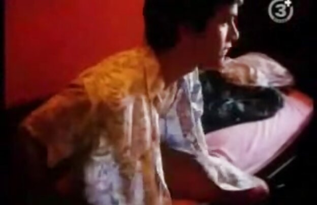 XXX ورزش ها در جوراب راه راه تنش دانلود فیلمهای س در مقابل دوربین