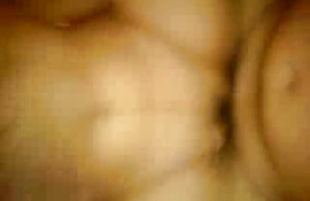 XXX کودک بر روی دانلود رایگان فیلمهای سینمایی سکسی نیمکت و او ادرار.