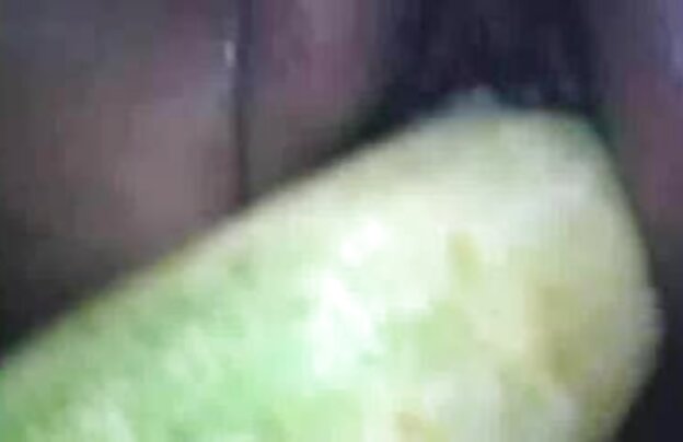 XXX تجارت خود را در صندلی عقب و پخش انلاین فیلمهای سکسی رو به ادرار کردن در خیابان