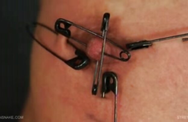 XXX مرد ریخت نفت در دست خود فیلمهای سکسی بدون سانسور و شروع به جلق زدن, خود اما او را فراموش کرده به بستن درب و سپس گری در می آید که معادل حرکات تند و سریع خاموش دیک خود را