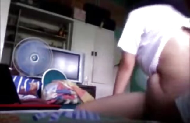 XXX جوان برای اولین بار با دانلود فیلمهای سکسی کامل یک مرد سیاه و سفید.