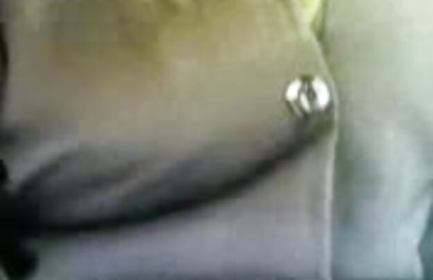 XXX کشیدن نفس اماره فیلمهای سینمایی سکسی هندی از یک سگ ماده در خودرو