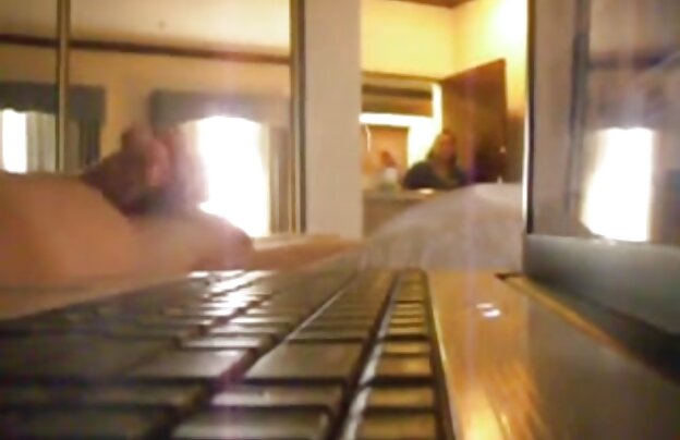 XXX و نوازش خود فیلمهای پورن کم حجم را بر روی مطالعه و زیبا