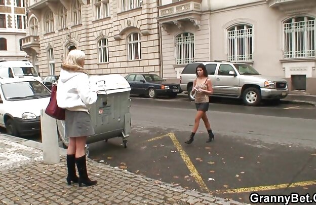 XXX الاستیک آن برهنه بر سایت دانلود فیلمهای سکسی روی آلت تناسلی مرد