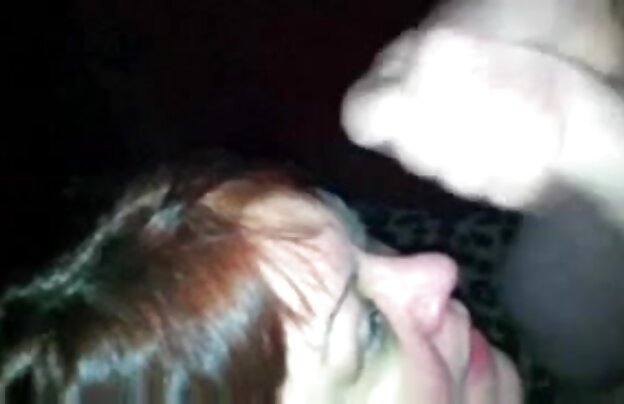 XXX کودک دوست دارد مادر خود را ، او مخفیانه وارد اتاق دانلود فیلمهای سگسی شد و شروع به خر خر کردن سینه بند که ناگهان بازداشت شد!