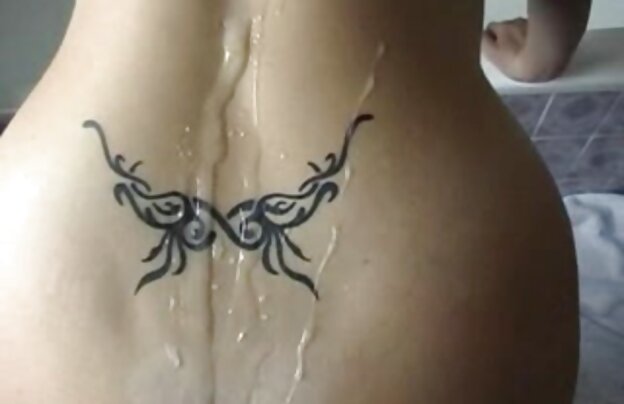 XXX گی قرار داده و در یک پلاتین کلاه گیس و خورد دیک دانلود فیلمهای سکسی نوجوانان مانند یک فاحشه