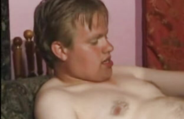 XXX قرار دادن بر روی عضو لاستیک مرد دانلود فیلمهای سکسی عاشقانه در واژن و شخص وابسته خود را با حداقل ضخامت دیک پوند یک فاحشه است ،