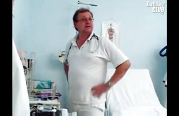 XXX سه گره رابطه جنسی قبل از مداخله با دانلود فیلمهای سکسی کوتاه یک مرد.