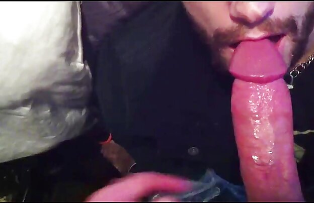 XXX دختر طول می کشد فیلمهای سوپر بدون سانسور دیک را در دهان او.