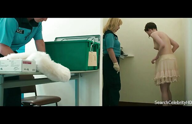 XXX جوجه می دانلود فیلمهای سکسی کامل داند که چگونه به انجام کار با رژ لب رنگ