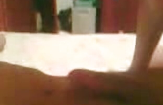 XXX قرار دادن دوربین در مقابل فیلمهایسکسیداستانی گربه ابتلا به آن بهترین سگ ماده, انگشت او را با انگشتان دست, پس از آن طول می کشد ویبراتور و قلقلک سوراخ