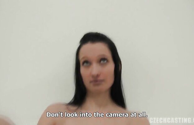 XXX در زمان سگ ماده در پارکینگ و به پخش انلاین فیلمهای سکسی او دهن