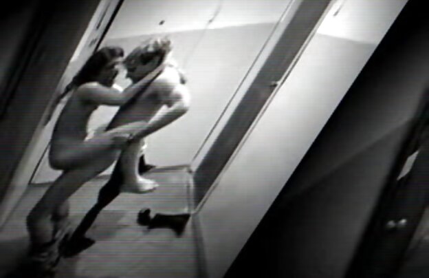 XXX آن را سخت مرد متاهل به امن و سرگرمی در شب. در حالی که همسر او بود و دور ترک یک دختر و او دانلود فیلمهای سکسی کارتونی را به خانه خود را.