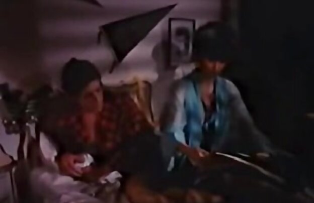 XXX مردی که انگشتان کودک جلق زدن با پا خود را. دانلود فیلمهای سکسی خارجی جدید