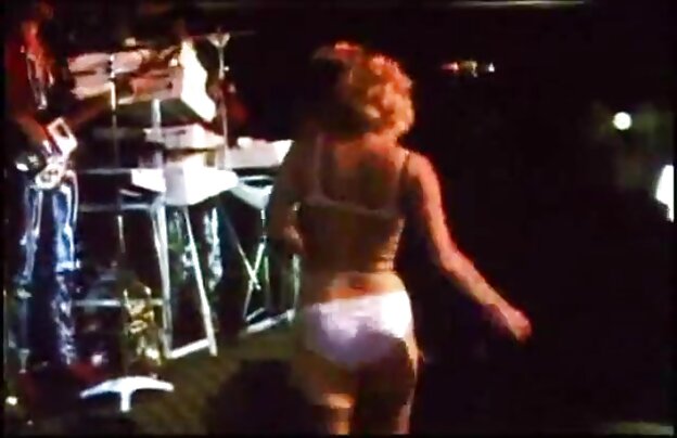 XXX سگ ماده پر شده با دانلود فیلمهای سکسی الکسیس دیک عمیق در بیدمشک او