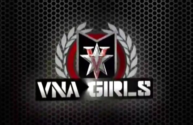 XXX شاشیدن, خودارضایی دختر در خیابان در چمن دانلود جدیدترین فیلمهای سکسی