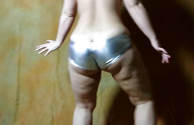 XXX دختر با پستان های بزرگ به ما نشان می دهد بیدمشک دانلود فیلمهای سگسی او