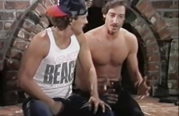 XXX داریل هانا نشان می دهد که آماده پذیرش هر گونه ، بخش دانلود فیلمهای سکسی رایگان 2