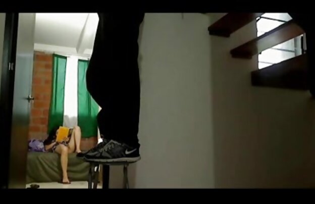 XXX مرد انگشتان پا لاستیکی با انگشتان دست خود دانلود سایت فیلمهای سکسی را.