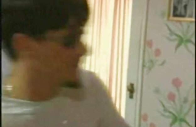 XXX با دعوت از یک دوست برای شنا کردن مرد فکر می کند همدلی و دانلود فیلمهای سوپر باحال بلافاصله به یک دختر, شورتی