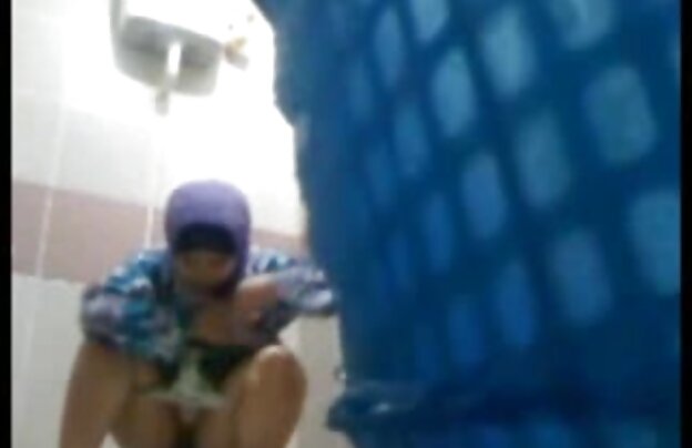 XXX دانش آموز داغ انگشتان خودش را دانلود فیلمهای سینمایی نیمه سکسی در خانه