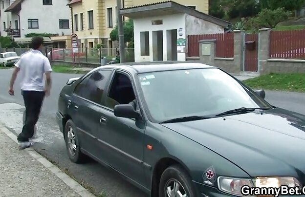 XXX مرد ریشو می خورد آب نبات با سبزه دانلود فیلمهای کامل سکسی داغ, گربه