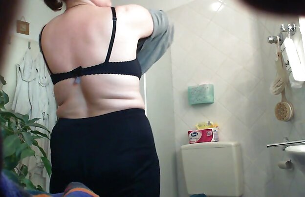 XXX پسر دانلود فیلمهای سکسی برای گوشی در شخص ساده و معصوم جوان که او نیز به طرز ماهرانه ای بد است.