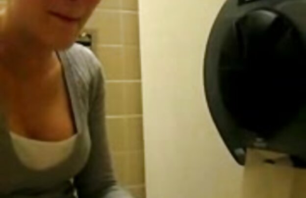 XXX یکی دانلود فیلمهای سکس با حیوانات از دوستی به جمعیت مردان در مقابل دوربین