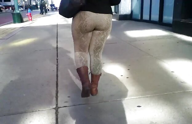 XXX برهنه تیفانی دانلود فیلمهای سکسی پورن پیاده روی پایین خیابان