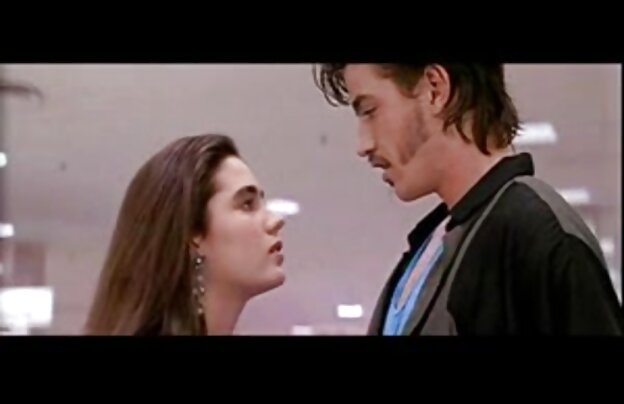 XXX فیلم برداری در فیلمهای پورن کم حجم دوربین به عنوان او قرار می دهد در گربه همسر من