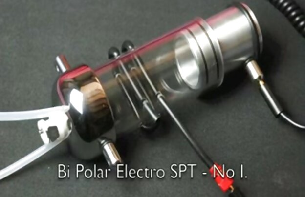 XXX آسیایی شکننده سرخ شده داغ توسط دو نفر از ژاپنی ها ریخته و مایع منی در مهبل فیلمهای سکسی کم حجم