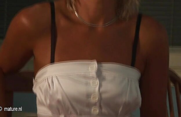 XXX یک مرد که می دانلود رایگان فیلمهای سینمایی سکسی داند که چگونه به رابطه جنسی.